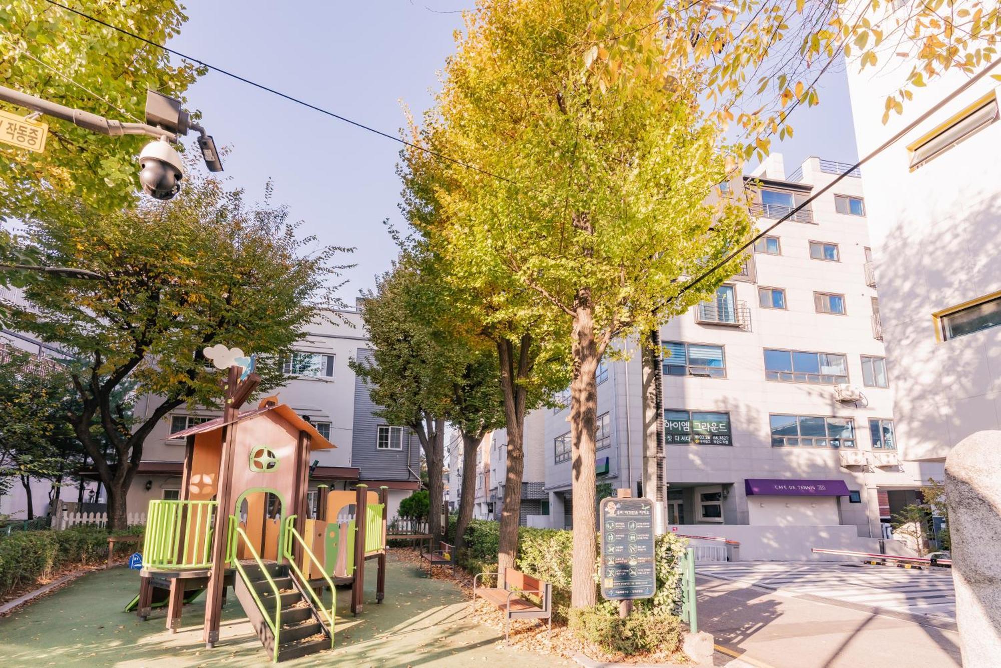 Staylim - Botanic Park, Airport Apartemen *